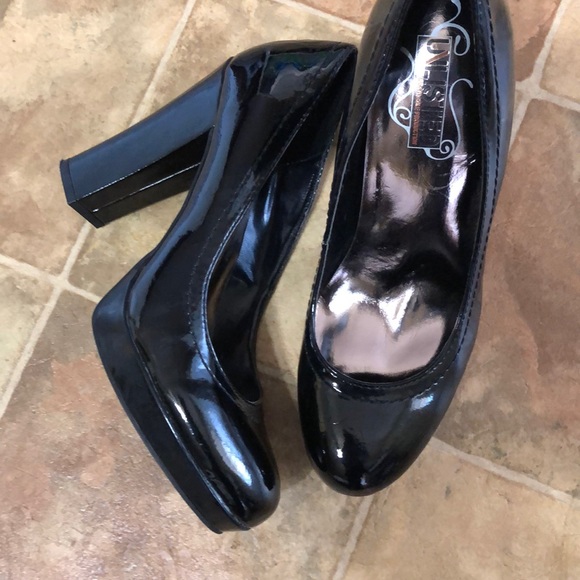 Ladies Pumps - Picture 4 of 5